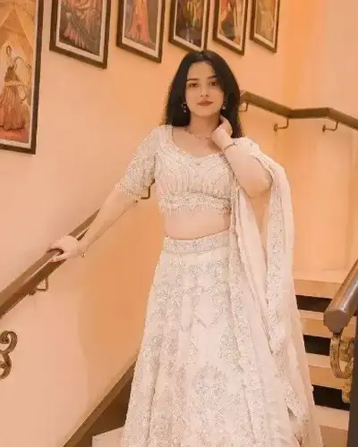 Escort Dhaurahara